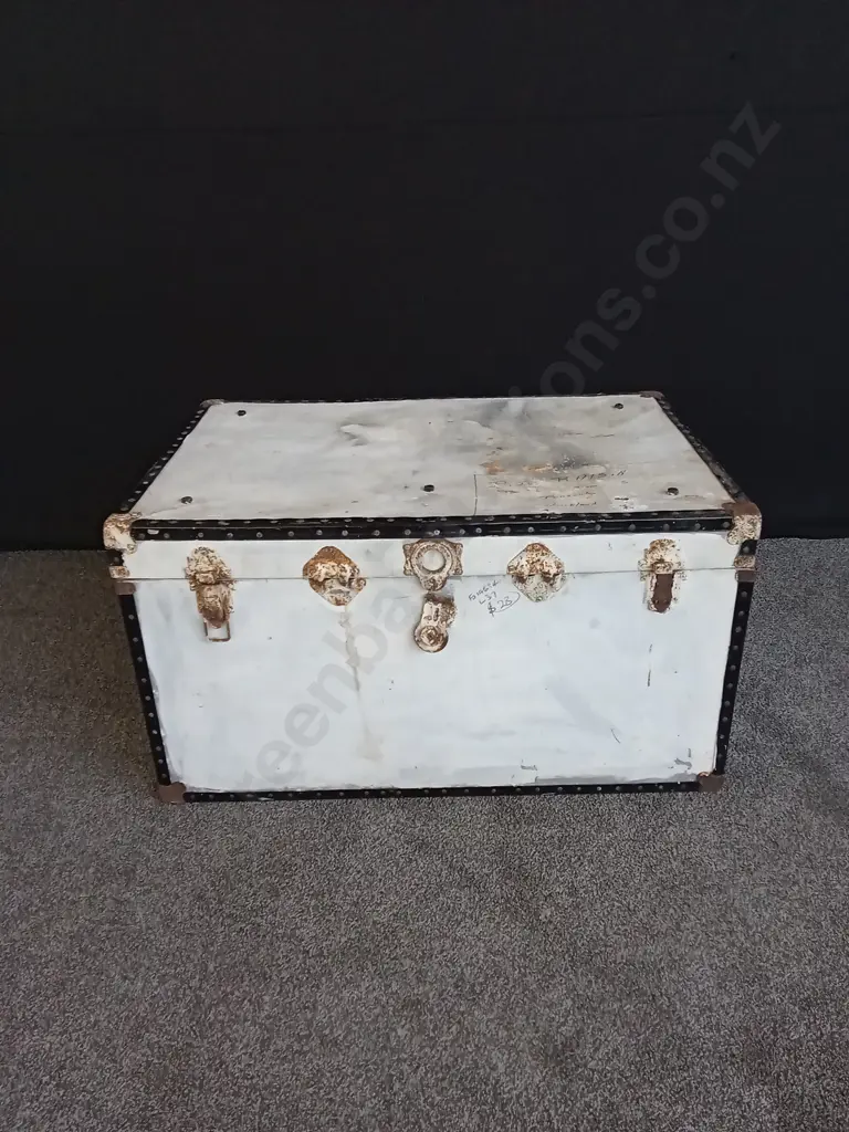 LARGE WHITE CHEST H55CM L1M D65.5CM Image 1++