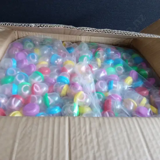 BOX OF PLASTIC CAPSULES FILLED WITH PINK RINGS FOR VENDING MACHINE
