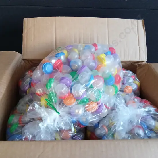 BOX OF PLASTIC CAPSULES FILLED WITH ASSORTED TOYS FOR VENDING MACHINE