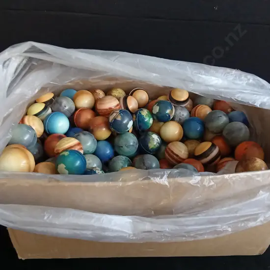 BOX OF FOAM PLANET BALLS FOR VENDING MACHINE