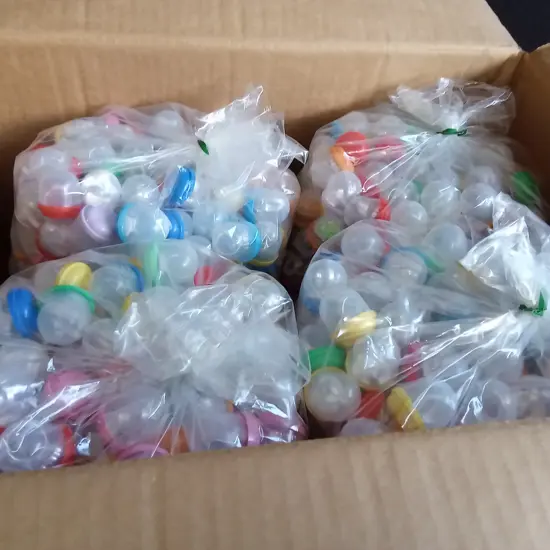 BOX OF PLASTIC CAPSULES FILLED WITH COSTUME JEWELLERY FOR VENDING MACHINE