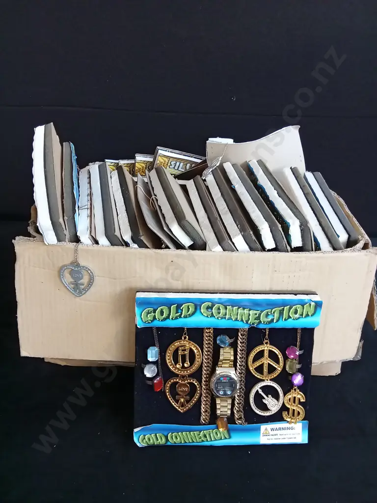 BOX OF COSTUME JEWELLERY FOR VENDING MACHINE Image 1++