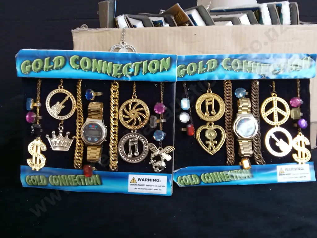 BOX OF COSTUME JEWELLERY FOR VENDING MACHINE Image 1++