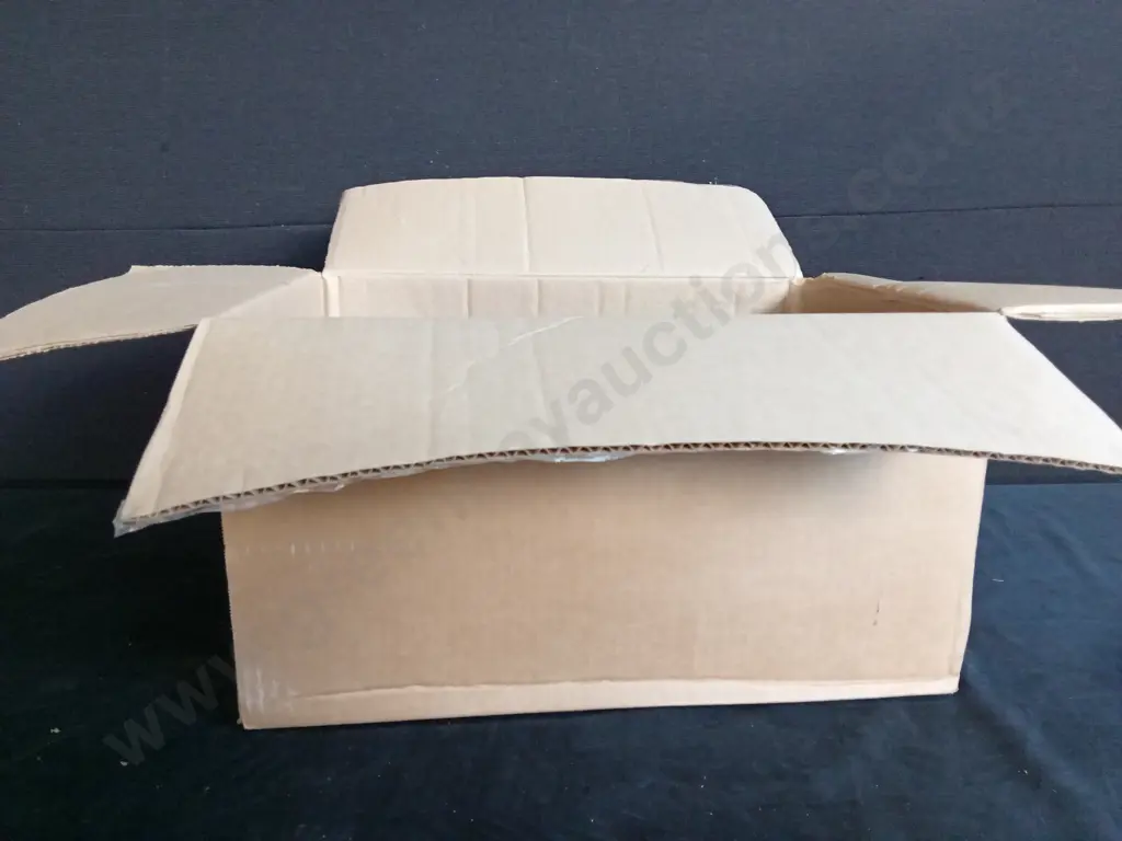 BOX OF PLASTIC CAPSULES FILLED WITH COSTUME JEWELLERY FOR VENDING MACHINE Image 1++