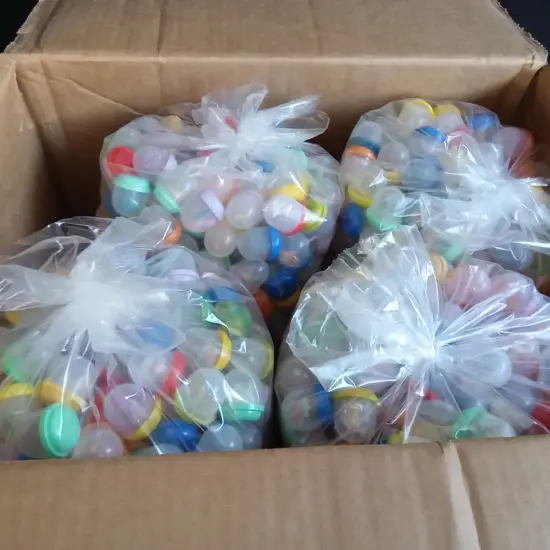 BOX OF PLASTIC CAPSULES FILLED WITH ASSORTED TOYS FOR VENDING MACHINE