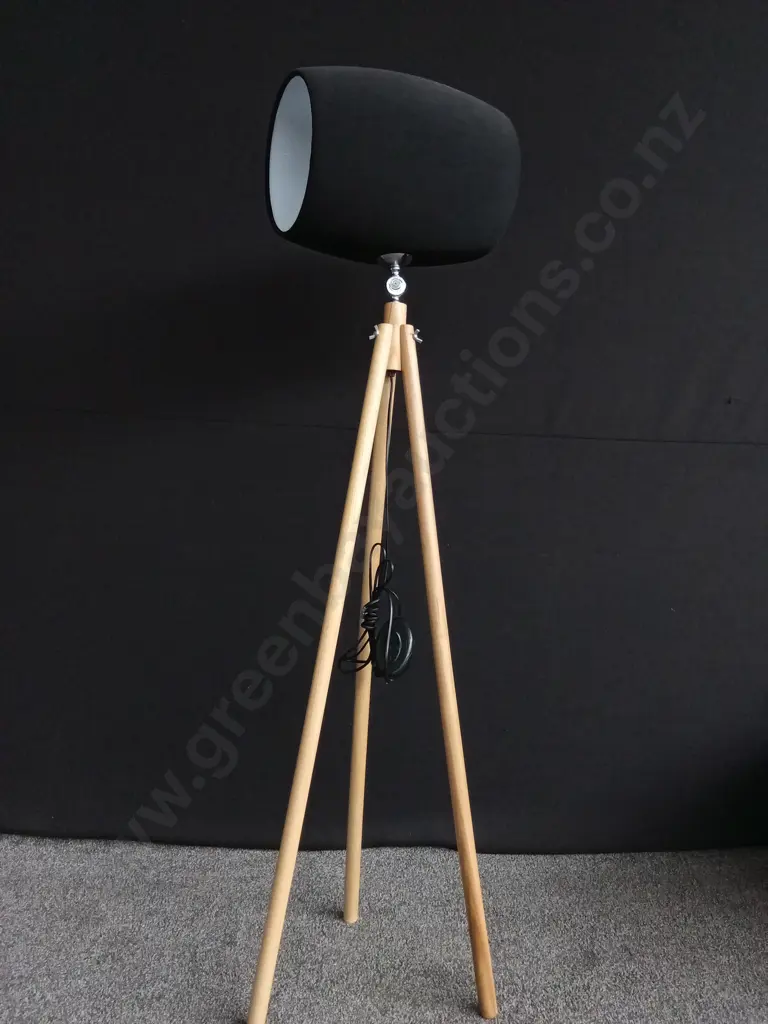 TRIPOD FLOOR LAMP H 1.6M WORKING Image 1++
