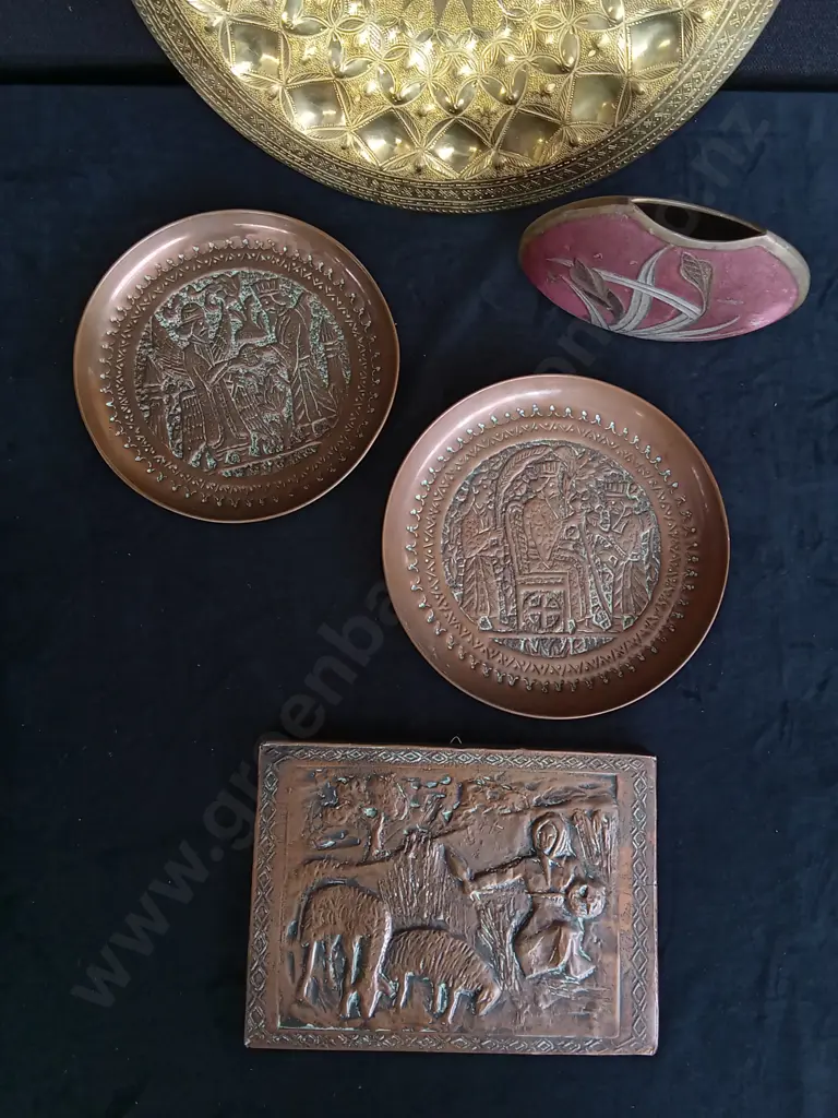 5 PIECES VINTAGE BRASS AND COPPER DECORATIVE ITEMS Image 1++