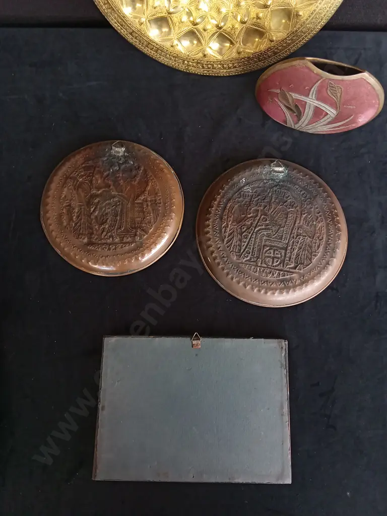 5 PIECES VINTAGE BRASS AND COPPER DECORATIVE ITEMS Image 1++