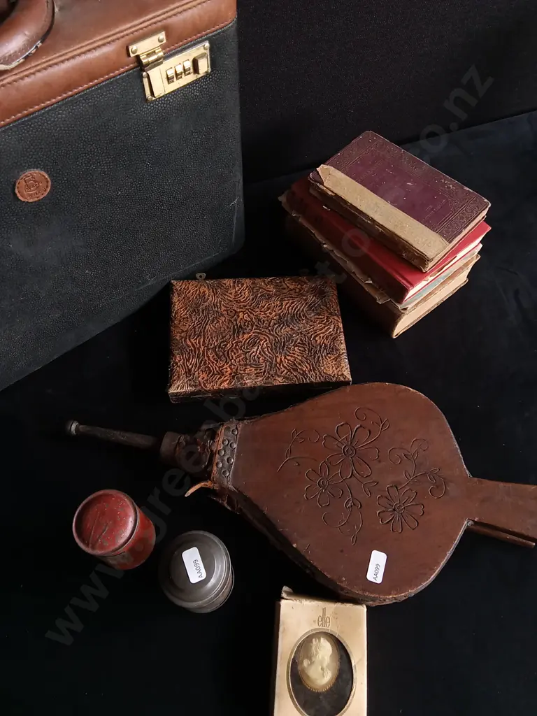 MISCELLANEOUS MIX OF VINTAGE ITEMS Image 1++