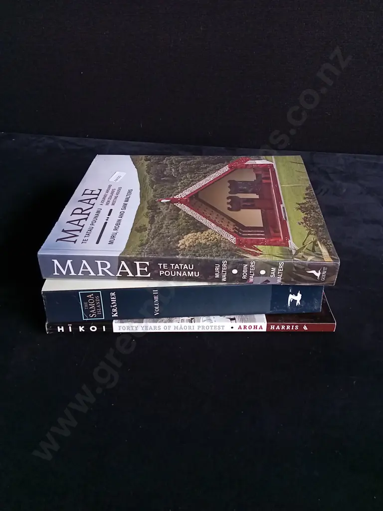 3 PIECES NZ HISTORY BOOKS Image 1++