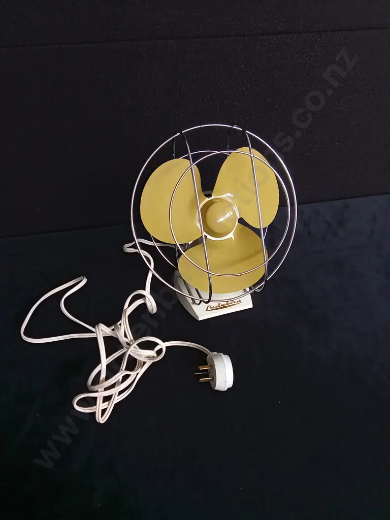 VINTAGE LADYBIRD DESK FAN - WORKING Image 1++