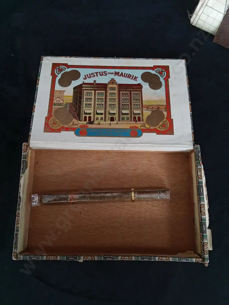 4 PIECES ASSORTMENT OF VINTAGE TRAVEL ITEMS Image 1++