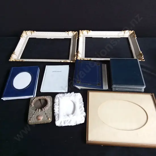 PHOTO ALBUMS AND FRAMES