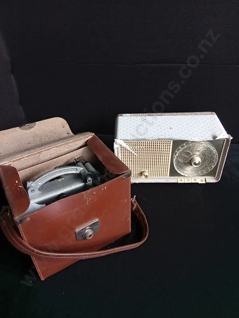 VINTAGE PATHESCOPE ACE 9.5MM CINE PROJECTOR AND 1960S PHILLIPS VACUUM TUBE RADIO Image 1++