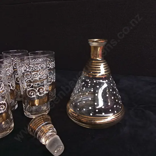 DECANTER AND GLASSES SET