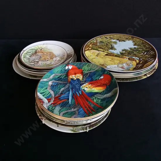 COLLECTION OF DECORATIVE PLATES