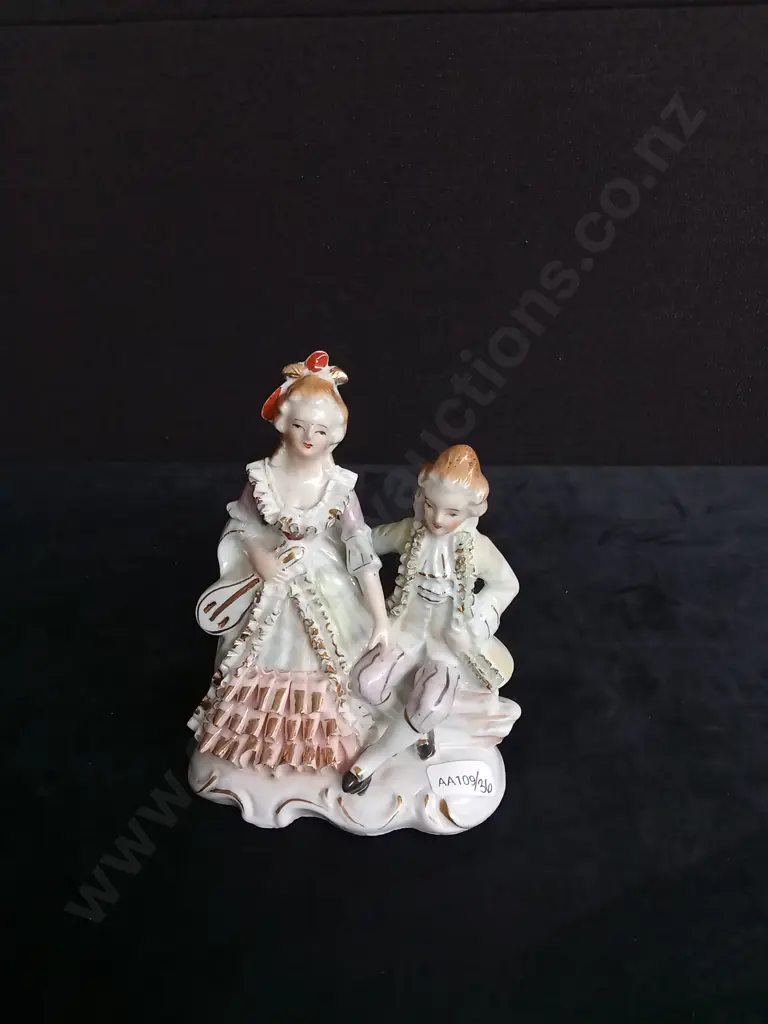 3 PIECES VINTAGE DECORATIVE POTTERY, INCLUDING TOBACCO JAR Image 1++