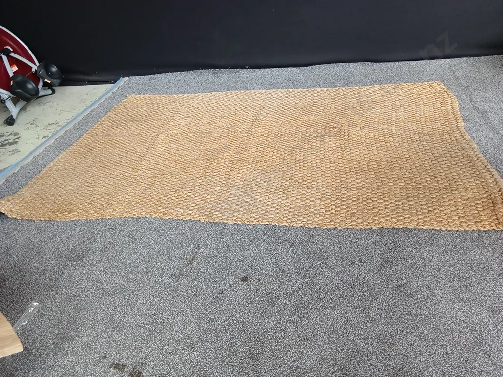WOVEN RUG H2.18M L1.43M Image 1++
