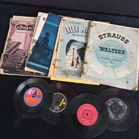 MIX OF VINTAGE MUSICAL ITEMS, SHEET MUSIC AND VINYLS