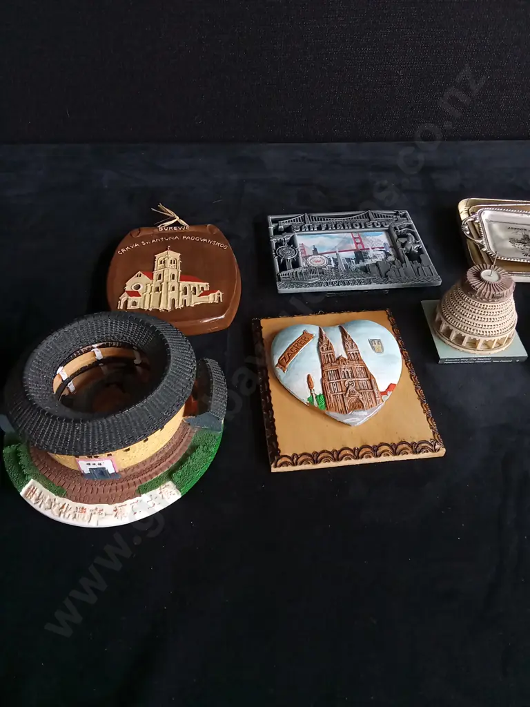 9 PIECES TRAVEL SOUVENIRS Image 1++