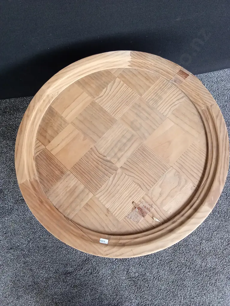 ROUND WOODEN COFFEE TABLE (SLIGHT DAMAGE AS IN PHOTOGRAPH) Image 1++