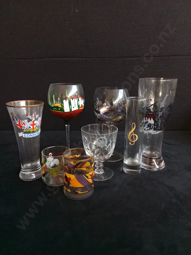 8 PIECES GLASSWARE MIX Image 1++