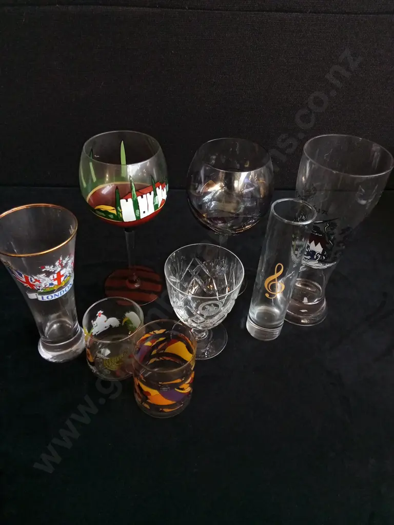 8 PIECES GLASSWARE MIX Image 1++