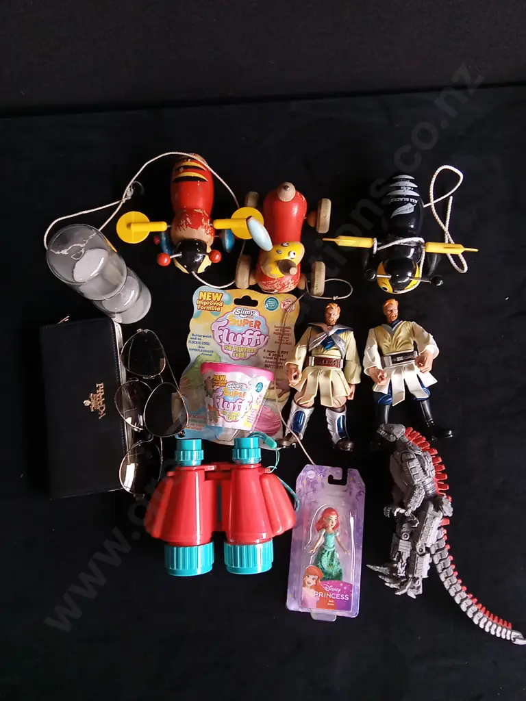 13 PIECES MIX OF TOYS Image 1++