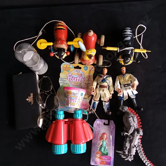 13 PIECES MIX OF TOYS