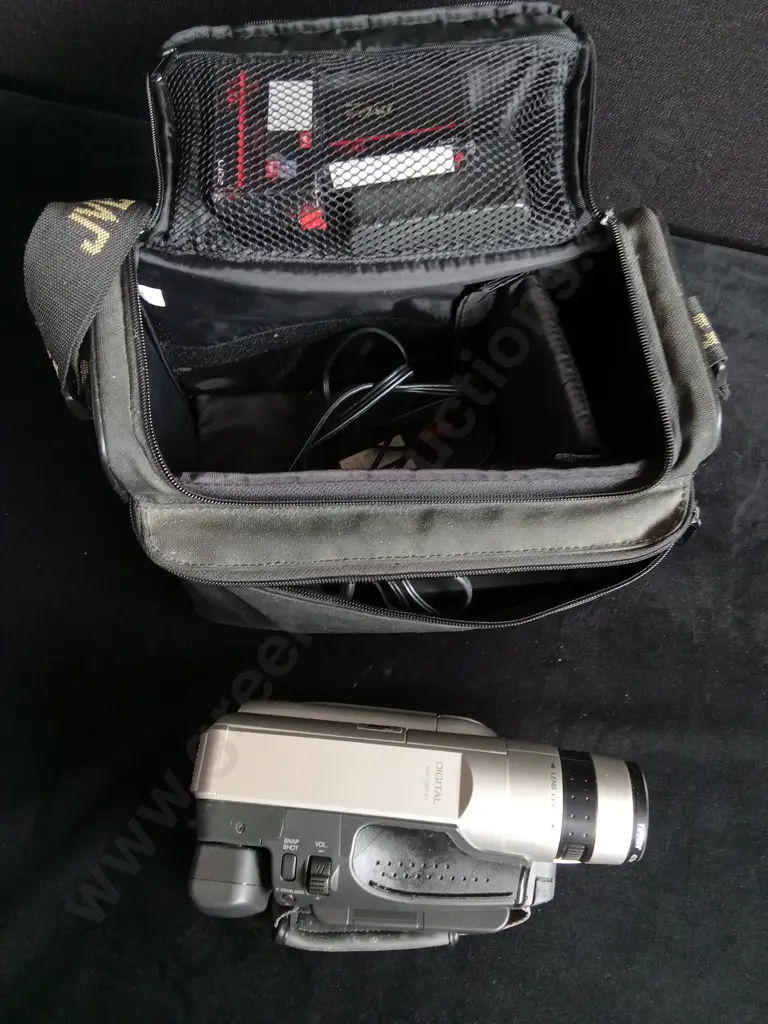 JVC CAMCORDER WITH BAG Image 1++