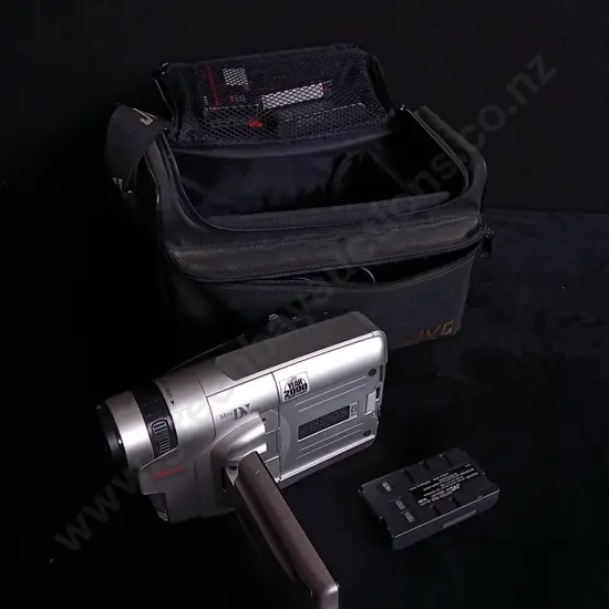 JVC CAMCORDER WITH BAG