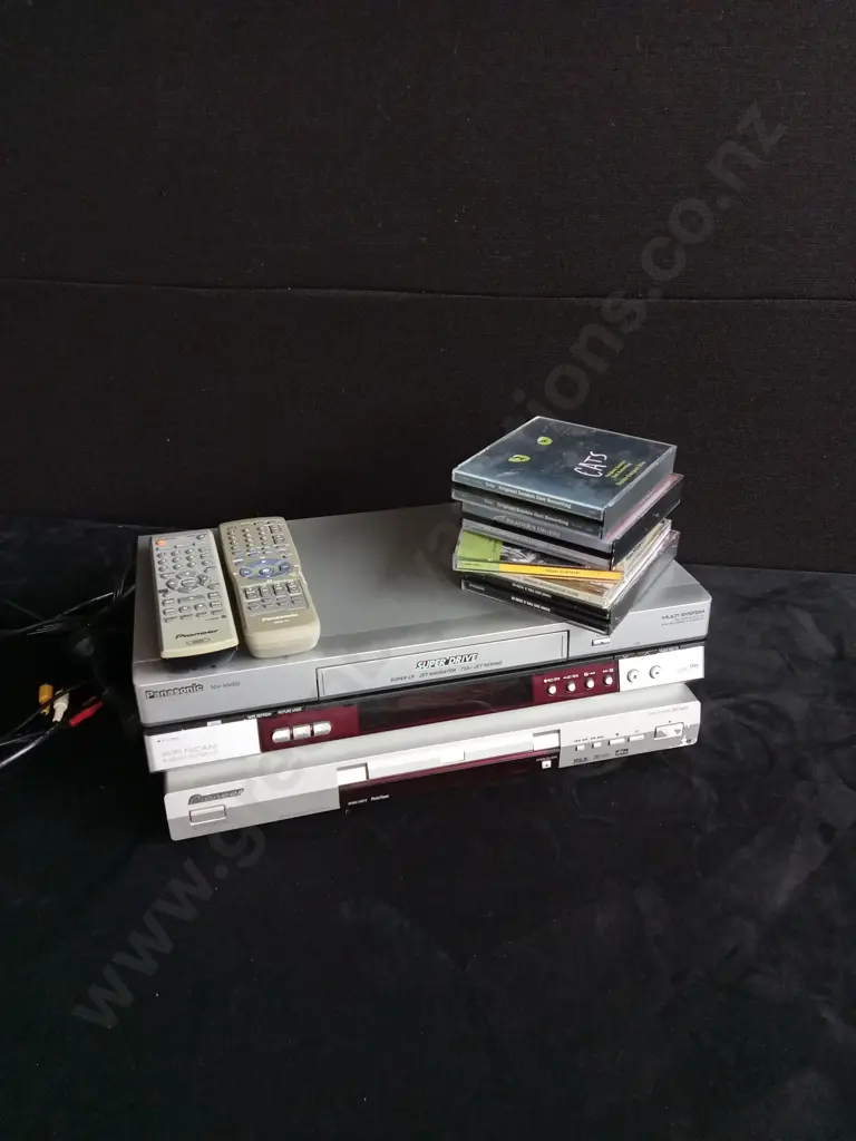 PANASONIC VIDEO CASSETTE RECORDER AND PIONEER DVD PLAYER Image 1++