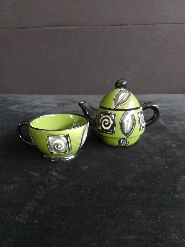 NZ MADE TEA POT AND TEA CUP SET Image 1++