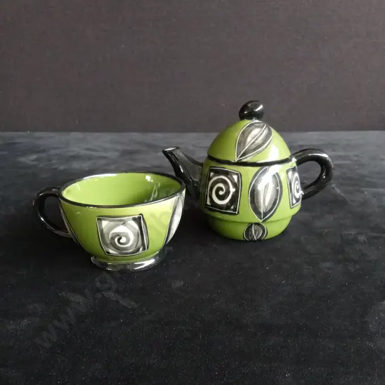 NZ MADE TEA POT AND TEA CUP SET