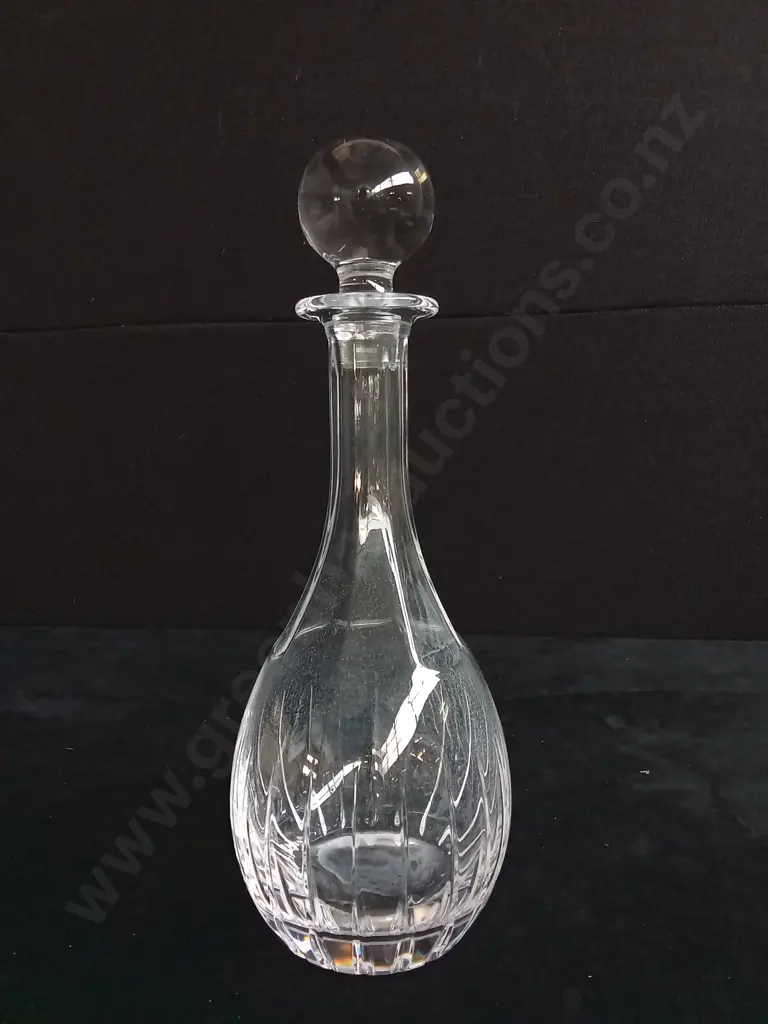 LIQUOR DECANTER WITH STOPPER Image 1++
