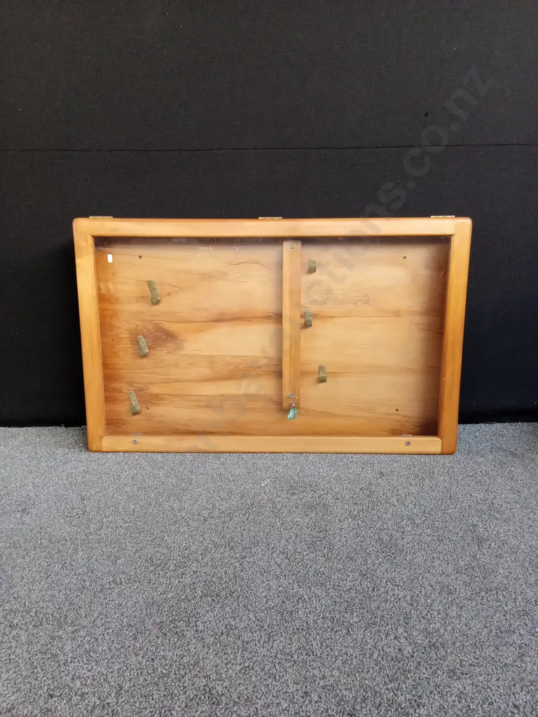 SOLID HANDMADE RIMU GUN DISPLAY CASE LOCKABLE CENTRE BAR WITH KEYS GLASS FROMT WITH LOCKS Image 1++