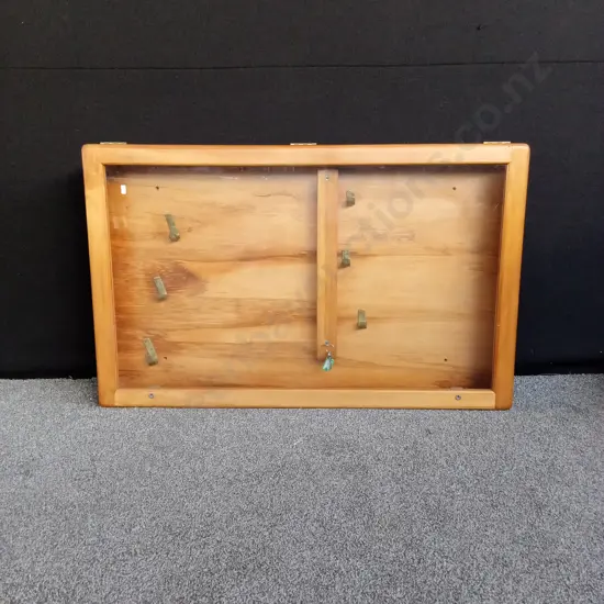 SOLID HANDMADE RIMU GUN DISPLAY CASE LOCKABLE CENTRE BAR WITH KEYS GLASS FROMT WITH LOCKS
