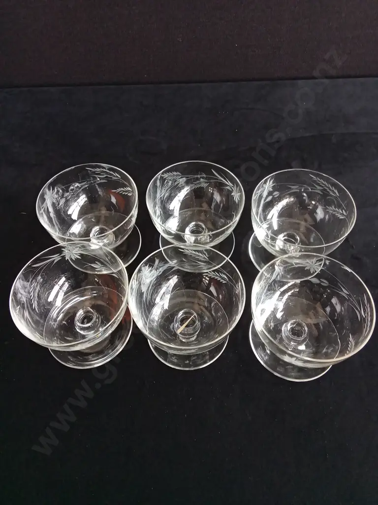 6 PIECES SET OF VINTAGE ETCHED DESSERT BOWLS Image 1++