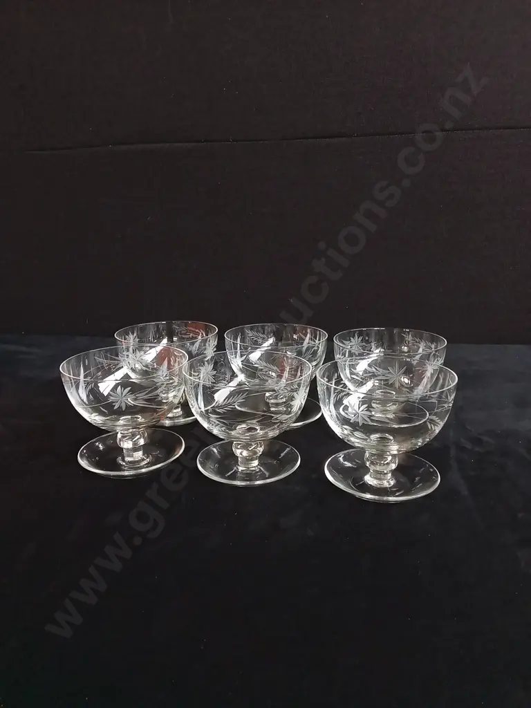 6 PIECES SET OF VINTAGE ETCHED DESSERT BOWLS Image 1++