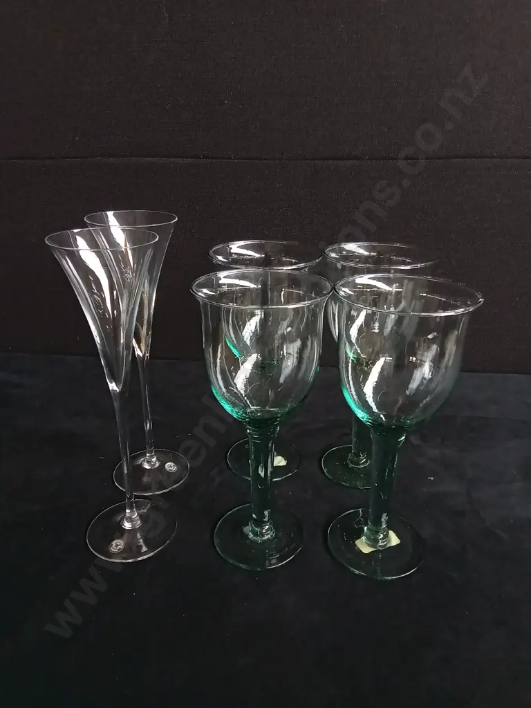 6 PIECES HACHAR INDUSTRIES SEAFOAM GREEN WATER GOBLETS X4 AND FINE LEAD CRYSTAL CHAMPAGNE FLUTES X2 Image 1++