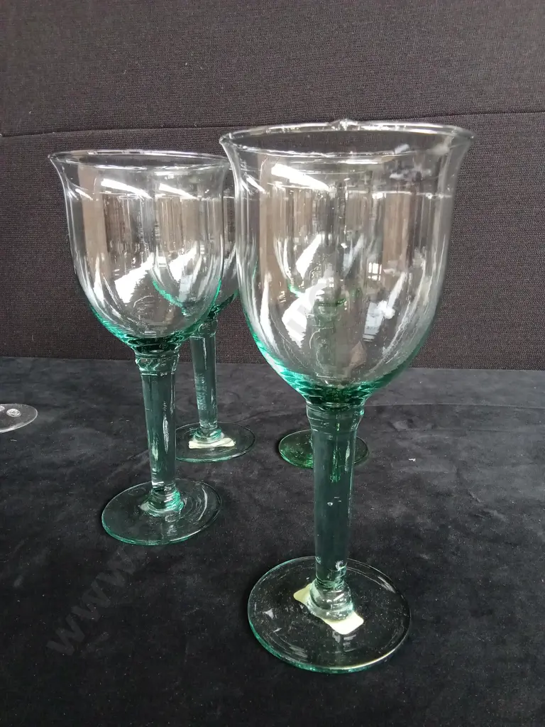 6 PIECES HACHAR INDUSTRIES SEAFOAM GREEN WATER GOBLETS X4 AND FINE LEAD CRYSTAL CHAMPAGNE FLUTES X2 Image 1++