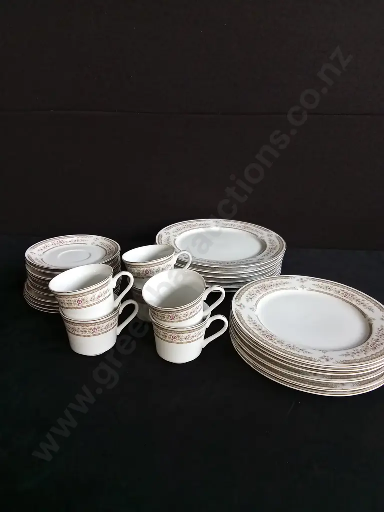 28 PIECE ROYAL CROWN FINE CHINA JAPAN SET Image 1++