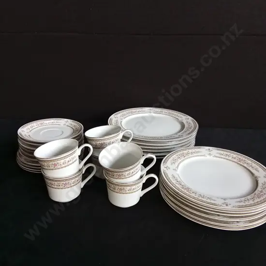 28 PIECE ROYAL CROWN FINE CHINA JAPAN SET