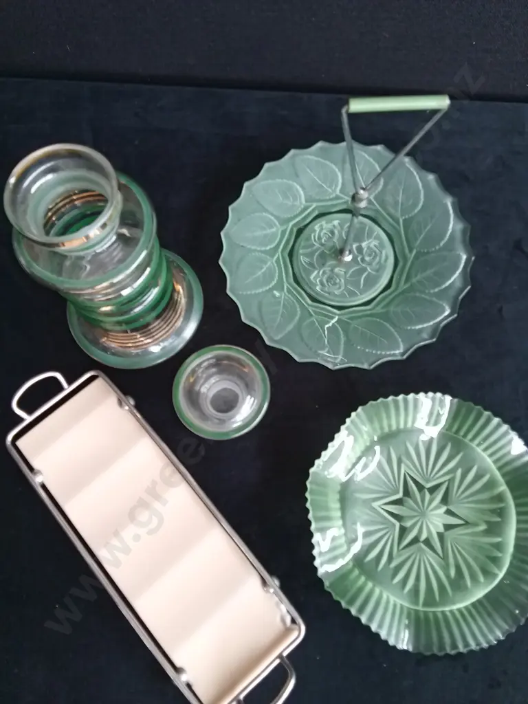 4 PIECES MIX OF GLASSWARE AND TRAY Image 1++
