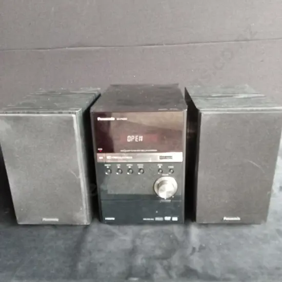 PANASONIC SA-PM86D HIFI SYSTEM WITH 2 SPEAKERS  (DVD TRAY STUCK)