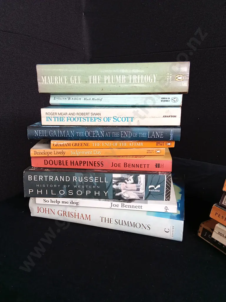 36 PIECES MIX OF BOOKS Image 1++