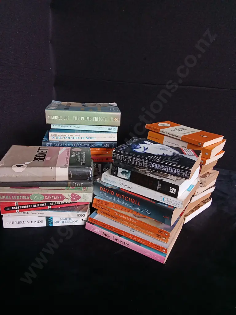 36 PIECES MIX OF BOOKS Image 1++
