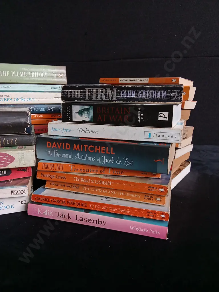 36 PIECES MIX OF BOOKS Image 1++