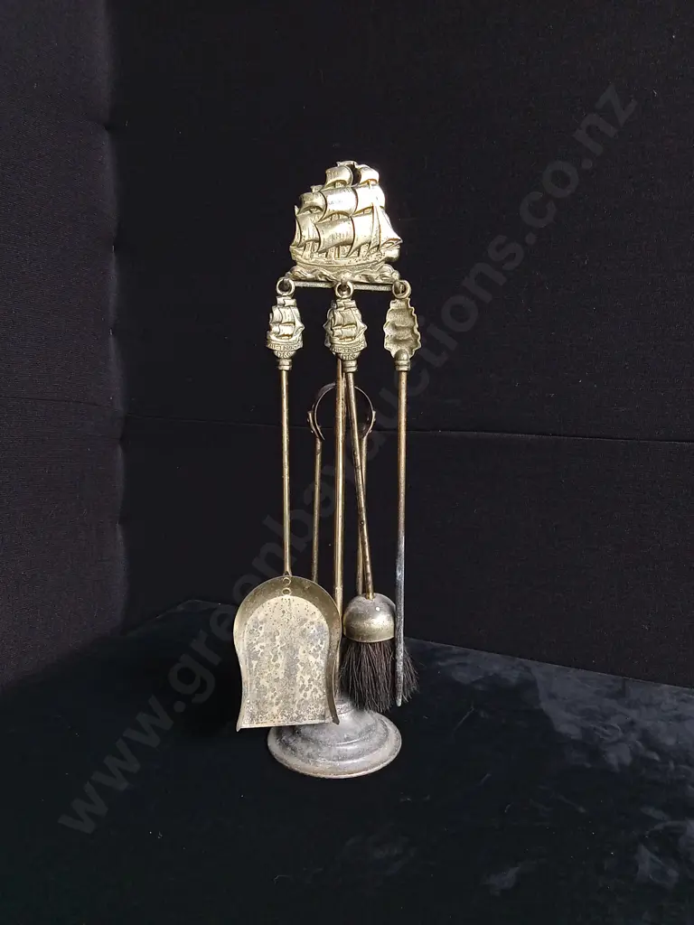 VINTAGE BRASS FIREPLACE TOOL SET Image 1++