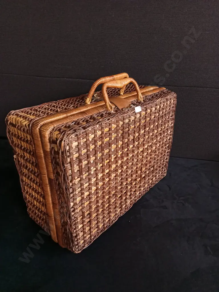 PICNIC BASKET Image 1++